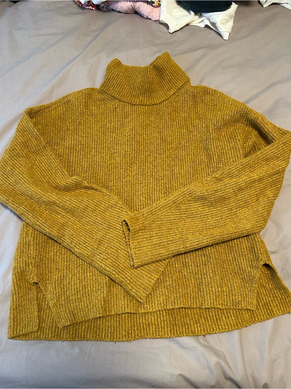 Abercrombie & Fitch Ribbed Turtleneck Sweater in Mustard Yellow
